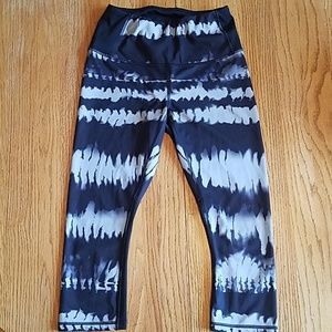 Lucy capri legging size small